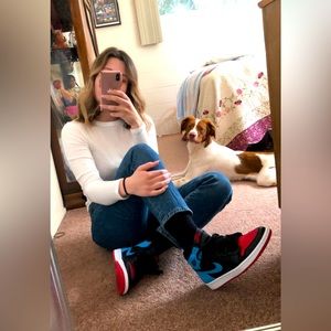 Meet your Posher, Emi